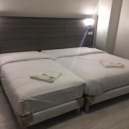 Pax Hotel ปารีส ภายนอก รูปภาพ